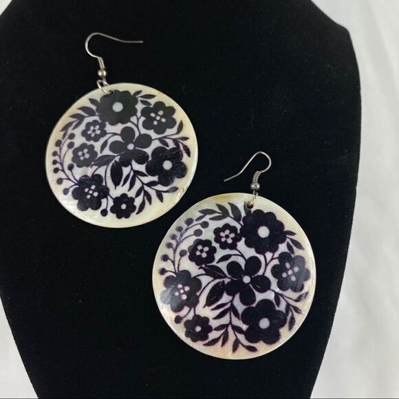 Floral Mother Of Pearl Disc Dangle Earrings - Picture 6 of 7